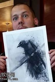 Шаблон татуювання ворона з чорнилом