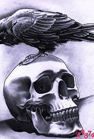 Raven kolju tätoveeringu käsikirjaline pilt