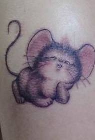 lindo tatuaje de ratoncito