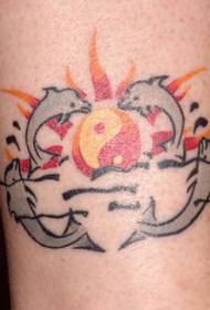 Gossip Dolphin Paradise -tatuointi