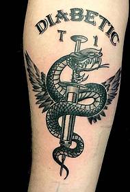 Modello del tatuaggio del serpente armato