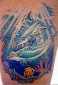 каляровы малюнак татуіроўкі дэльфінаў на марскім дне