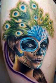 patrón de tatuaje de plumas de pavo real tocado de niña de la muerte