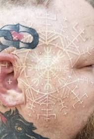 personalitate tatuaj de cerneală albă trandafir și mic model de tatuaj cu flori de zăpadă geometrice floare model