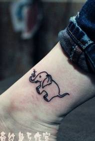 ragazza di gamba di moda totem elefante mudellu di tatuaggi