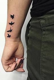 Model de tatuaj cu porumbei de braț