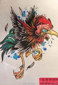 sebuah karya tato ayam yang mendominasi