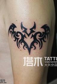 modello di tatuaggio totem braccio bat