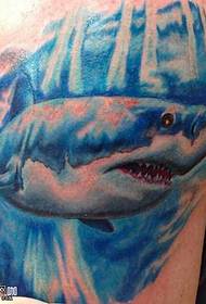 Wzór tatuażu nogi rekina