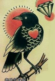 një dorëshkrim i një modeli realist të tatuazhit Raven
