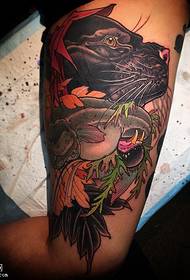 gamba Tatuaggio di lucertola pantera nera