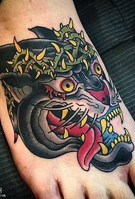 disegno del tatuaggio pantera nera spina gamba