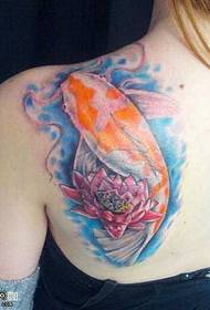 patró de tatuatge de peix d'or d'espatlla