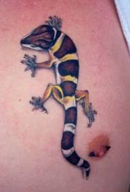 czarno-żółty realistyczny wzór tatuażu jaszczurki