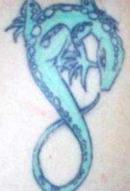 niebieska jaszczurka złożona z nieskończonego symbolu tatuażu