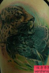 rankos gražus leopardo tatuiruotės modelis