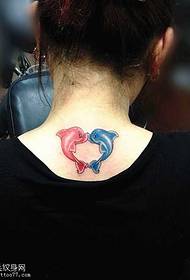 Atpakaļ delfīnu tetovējums modelis