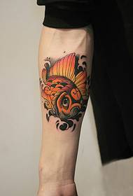 Goldfish Tato lengan elegan dan gambar yang menawan