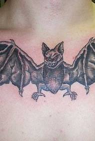 modello tatuaggio pipistrello personalità petto