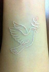 patró de tatuatge de colom de tinta blanca de braç