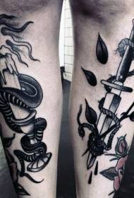 pola tato belati ular hitam dan putih sekolah tua dan lilin