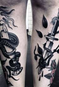 maraƙi tsohon makaranta baki da fari dagger maciji da kyandir tattoo tsarin