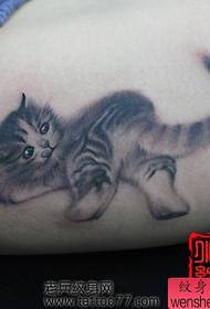 dívky jako roztomilý kočičí tetování vzor 133140 - dívčí paže pavoučí tetování vzor