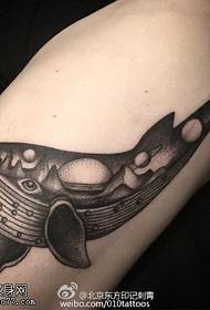 Dolphin Tattoo Patroon op die dy