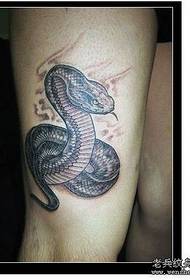 蛇紋身圖案：一條腿蛇紋身圖案