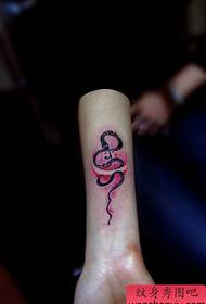 bracciu pop popular totem mudellu di tatuaggi di serpente