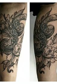 Qaabkii loo yaqaan 'Big Snake Tattoo Pattern'