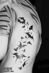 ein Fledermaus Totem Tattoo Muster