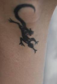 зап'ястя чорний маленька ящірка символ татуювання візерунок