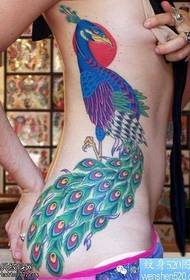 side talje påfugl tatoveringsmønster