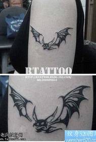 padrão de tatuagem de totem de morcego de braço