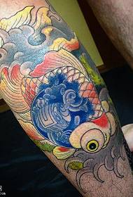 kleines goldfisch tattoo muster ohne waden
