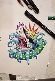 рукапіс намаляваны малюнкам татуіроўкі акулы