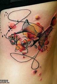 струк тетоважа златне рибице у струку