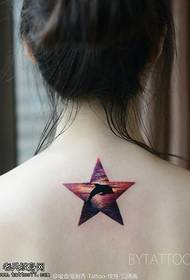 Tatuaggio Dolphin Pentagram sulla schiena
