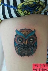 ສາວຂາສາວເອີຣົບແລະອາເມລິກາຮູບແບບ tattoo owl