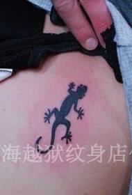 симпатичный тотем геккона татуировки