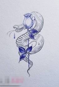 manuscrit de tatouage de serpent de fleurs et de plantes