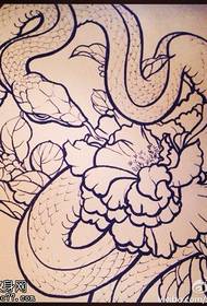 imagen de manuscrito de tatuaje de serpiente y peonía