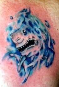 сина ајкула во шемата за тетоважа со вода
