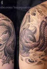 vyriškas nuo peties iki krūtinės populiarus klasikinis gyvatės tatuiruotės modelis