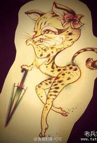 Modes mazais leoparda tetovējuma raksts