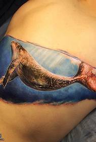 Modello di tatuaggio squalo dipinto indietro