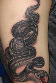 ヘビのタトゥーパターン：古典的なハンサムな腕のヘビのタトゥーパターン