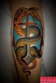 modello tatuaggio classico popolare ancoraggio gamba e serpente
