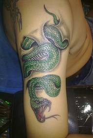 kepribadian mendominasi tato lengan ular hijau